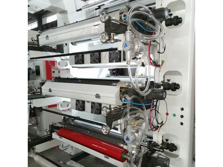 ماكينة طباعة فلكسو بأربعة/ ستة ألوان ذات سرعة عالية High Speed 4/6 Color Flexographic Printing Machine