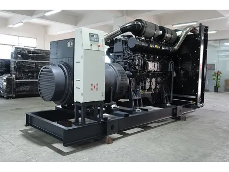 مولد كهرباء ديزل بمحرك صيني نوع SDEC (القدرة: من 600 إلى 1000 كيلووات) 600-1000kW Diesel Generator Set