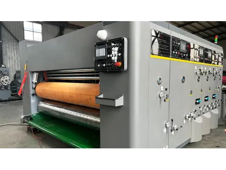 خط إنتاج صناديق كرتون آلي بسرعة عالية (طباعة فلكسو، تحزيز، قطع بالقوالب) Auto High Speed Flexo Printer Slotter Die Cutter Stacker