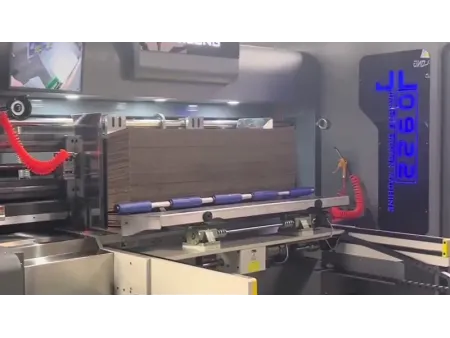 خط إنتاج صناديق كرتون آلي بسرعة عالية (طباعة فلكسو، تحزيز، قطع بالقوالب) Auto High Speed Flexo Printer Slotter Die Cutter Stacker