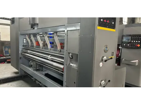 خط إنتاج صناديق كرتون آلي بسرعة عالية (طباعة فلكسو، تحزيز، قطع بالقوالب) Auto High Speed Flexo Printer Slotter Die Cutter Stacker