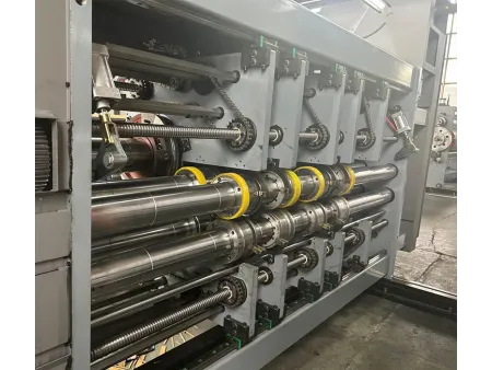 خط إنتاج صناديق كرتون آلي بسرعة عالية (طباعة فلكسو، تحزيز، قطع بالقوالب) Auto High Speed Flexo Printer Slotter Die Cutter Stacker