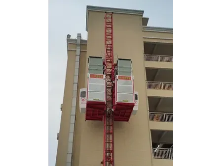 رافعات الإنشاءات والبناء، الرافعات الإنشائية (مع سلة رفع الأفراد والمواد) Construction Hoists