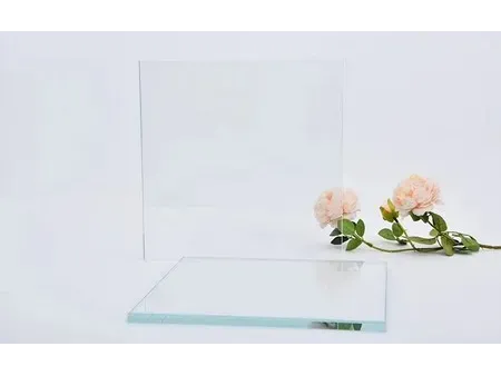 زجاج فائق الشفافية (زجاج منخفض الحديد) Ultra Clear Glass (Low Iron Glass)