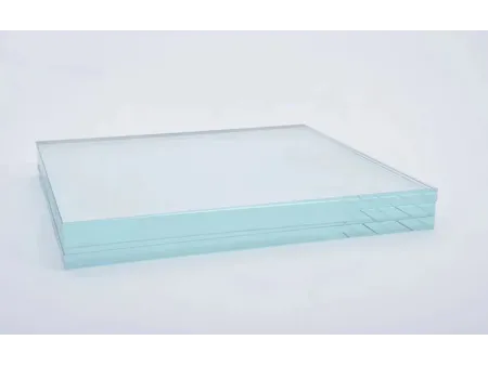 زجاج فائق الشفافية (زجاج منخفض الحديد) Ultra Clear Glass (Low Iron Glass)