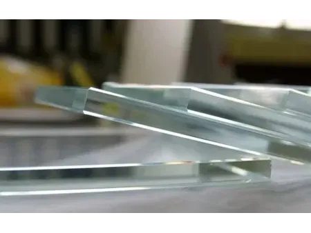 زجاج فائق الشفافية (زجاج منخفض الحديد) Ultra Clear Glass (Low Iron Glass)