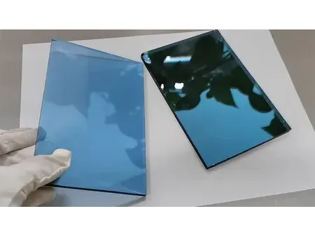 زجاج عاكس (يتحكم في الأشعة الشمسية) Reflective Glass (Solar Control Glass)