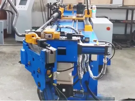 ماكينة ثني الأنابيب والمواسير بنظام CNC CNC Tube Bending Machine