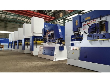 ماكينات ثني الألواح المعدنية (مكابس ثني الصاج) Press Brake