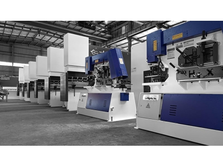 ماكينات ثني الألواح المعدنية (مكابس ثني الصاج) Press Brake