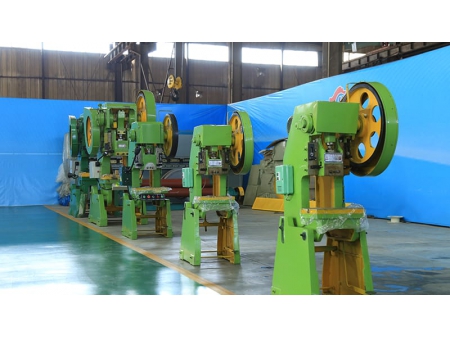 ماكينات ثني الألواح المعدنية (مكابس ثني الصاج) Press Brake