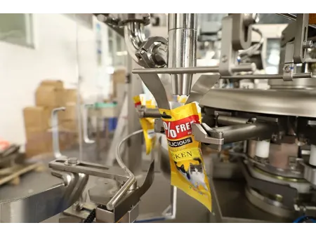 آلة تعبئة السوائل في أكياس جاهزة Liquid Packaging Machine