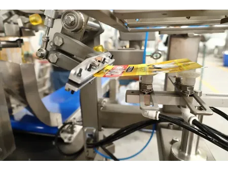 آلة تعبئة السوائل في أكياس جاهزة Liquid Packaging Machine