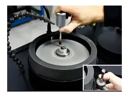 آلة تشكيل وصقل الأحجار الكريمة  (مع منصة رفع بنظام التحكم الرقمي CNC )