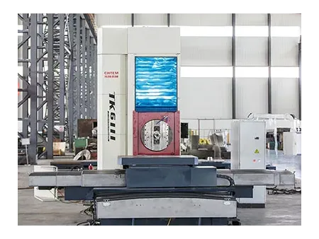 ماكينة الحفر والتفريز CNC بطاولة عمل متحركة لتحقيق دقة فائقة