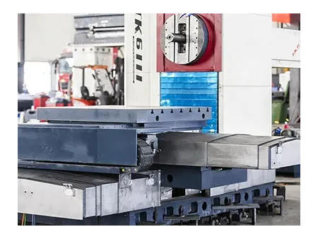 ماكينة الحفر والتفريز CNC بطاولة عمل متحركة لتحقيق دقة فائقة
