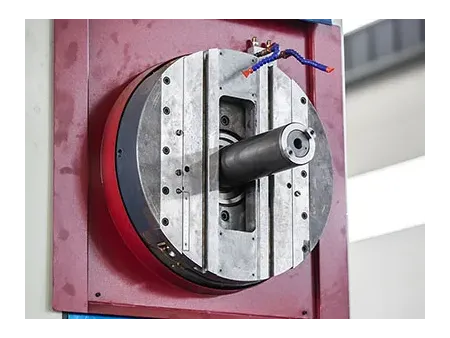 ماكينة الحفر والتفريز CNC بطاولة عمل متحركة لتحقيق دقة فائقة