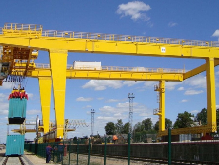 رافعة جسرية لمناولة الحاويات Container Gantry Crane