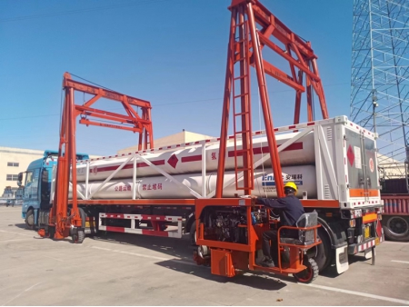 رافعة جسرية ذات سارية Mast Straddle Crane