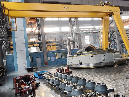 رافعة شبه جسرية (نصف قنطرية) Semi Gantry Crane