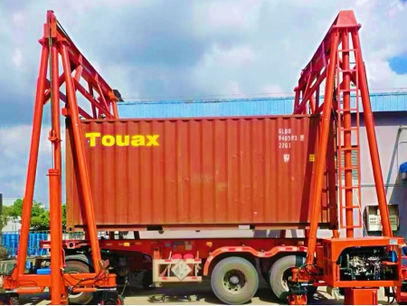 رافعة قنطرية ذات سارية (رافعة نقل حاويات) Container Straddle Carrier