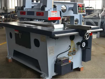 منشار خشب بشفرة واحدة للقطع بخط مستقيم  Straight Line Rip Saw