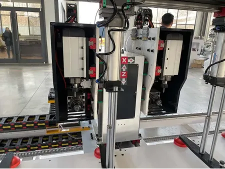 ماكينة CNC متعددة الوظائف (لتنفيذ عمليات الحفر الجانبي، ونقر الأخشاب، وتشكيل وصلات لسان التثبيت بدقة عالية) CNC Mortiser/Tenoner (Side Hole Drilling Machine)