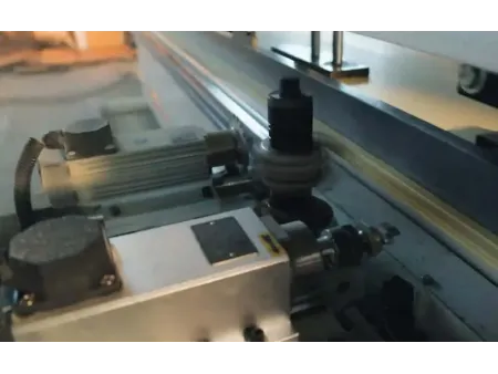ماكينة تفريز حواف ألواح جدران خشب بنظام CNC (من جانب واحد) CNC Wall Panel Edge Slotting Machine (Single Side)