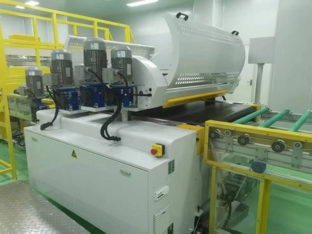 ماكينة طلاء الزجاج ذات أسطوانتين  Double-Roller Coating Machine