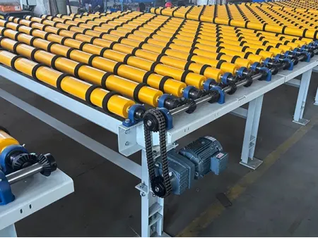 سيور ناقلة أسطوانية للألواح الزجاجية (لنقل الألواح الزجاجية بين محطات المعالجة) Glass Roller Conveyor