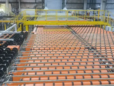 سيور ناقلة أسطوانية للألواح الزجاجية (لنقل الألواح الزجاجية بين محطات المعالجة) Glass Roller Conveyor
