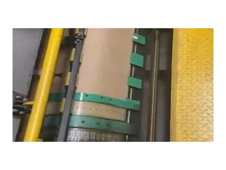 ماكينة إدراج ورق الفصل بين الألواح الزجاجية (لمنع تلامس الألواح وحمايتها من الخدوش أو التلف أثناء النقل والتخزين) Paper Laying Machine for Glass Sheets