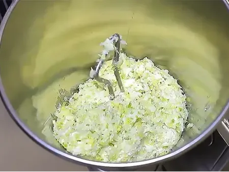 ماكينة صنع السمبوسة الآلية Automatic Dumpling Making Machine