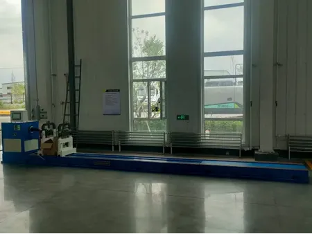 ماكينة موازنة ديناميكية بنظام محامل ثابتة (نظام عمود كردان لنقل الحركة)