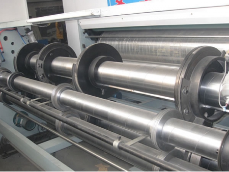 آلة تحزيز (سلوتر شق وعمل فتحات) دوارة نصف أوتوماتيكية للكرتون المضلع