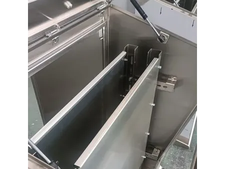 كابينة وحدة تحكم وتشغيل مستقلة قائمة (تصميم هندسي شكل بيانو)، سلسلة CBAP Freestanding Operator Console Enclosure (Piano Type Enclosure)