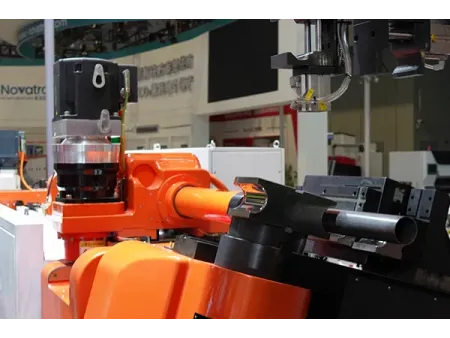 ماكينة CNC لثني الأنابيب المعدنية (نظام ثني الأنابيب الذكي بالتحكم الرقمي CNC)