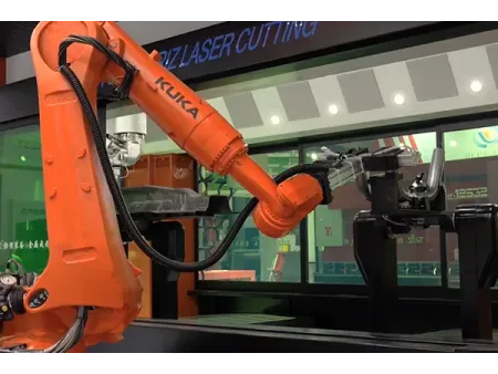 ماكينة القطع بالليزر ثلاثية الأبعاد بـ 16 محوراً ومحطتي عمل (لزيادة الكفاءة الإنتاجية)