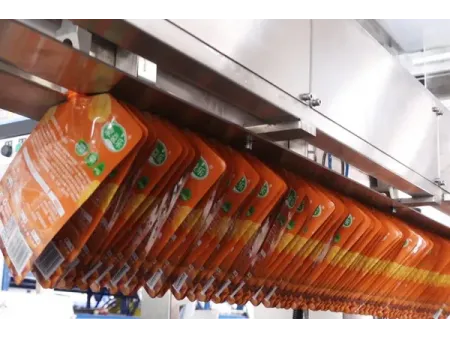 ماكينة تعبئة وتركيب أغطية أكياس الفوهات