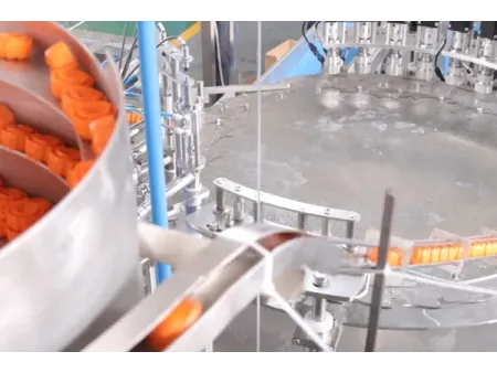 ماكينة تعبئة وتركيب أغطية أكياس الفوهات