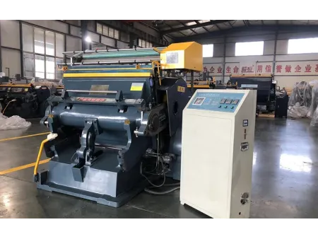 ماكينة تكسير الكرتون (دبابة تكسير)