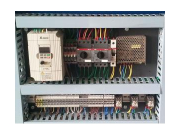 آلة طي الملابس الأوتوماتيكية