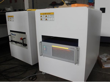 ماكينة قطع بالليزر الليفي CNC (فايبر ليزر IPG بالطاقة العالية 500W 700W 1000W)