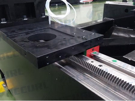 ماكينة CNC لقطع الألمنيوم بألياف الليزر2KW IPG