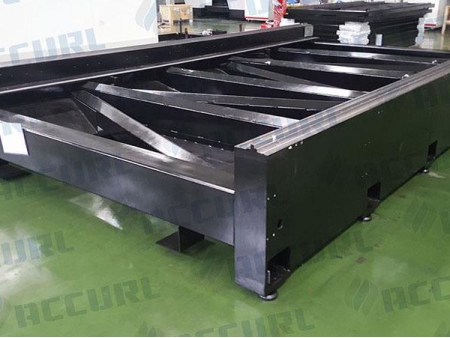 ماكينة CNC للقطع بألياف الليزر 700W