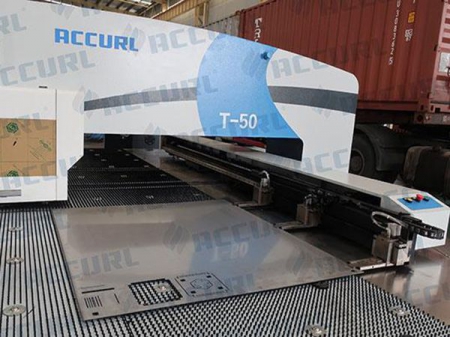 آلة التخريم CNC البرجية بمحرك مؤازرة 30 Ton