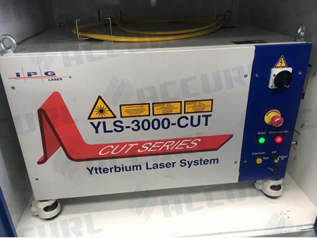 ماكينة CNC لقطع الفولاذ المقاوم للصدأ بألياف الليزر 4KW IPG