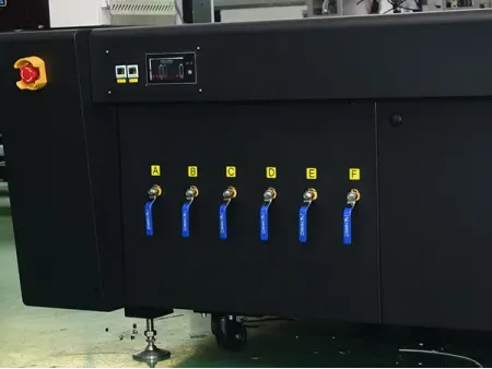 طابعة مسطحة بالأشعة فوق البنفسجية لطباعة تنسيقات كبيرة Large Format UV Flatbed Printer