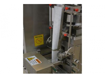 ماكينة تعبئة وتغليف أكياس الشاي (ماكينة تعبئة وتغليف رأسية MK-T10)                   Tea Bag Packaging Machine (VFFS Machine MK-T10)