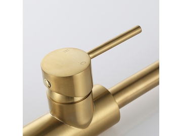 خلاط مطبخ بمظهر ذهبي مصقول SW-KF008                     Kitchen Faucet